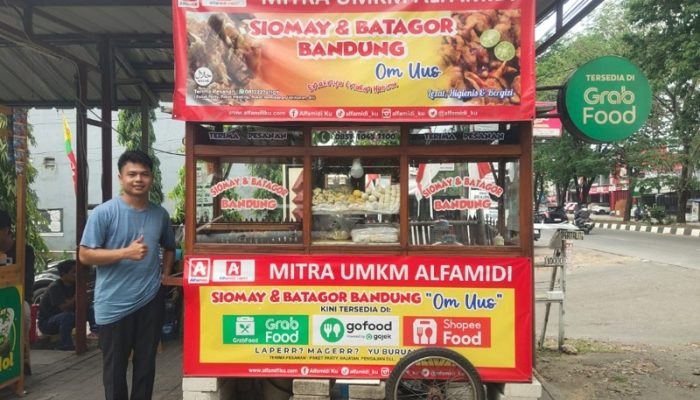 Cerita Om Uus Pedagang Siomay Batagor yang Tumbuh Pesat Setelah Digandeng Alfamidi