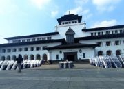 TNI Jaga Gedung Sate Usai Jadi Sasaran Massa Demo, Pangdam III Siliwangi Perintahkan Pasukan Siaga