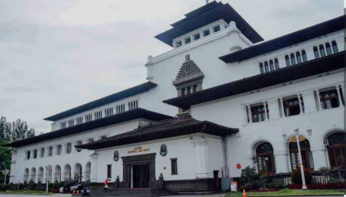 Efisiensi Ketat di Gedung Sate: Lampu Padam Lebih Cepat, Rapat Hanya Disediakan Air Putih