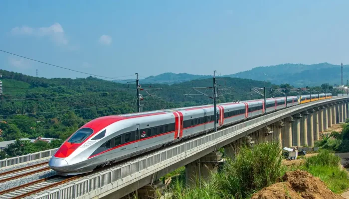 Tak Cuma Moda Transportasi, Kereta Cepat Whoosh Jadi Atraksi Baru Favorit Turis Malaysia