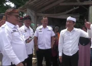 Mobil Tambang Bikin Jalan Rusak, Om Zein Pasang Portal di Sukatani Purwakarta