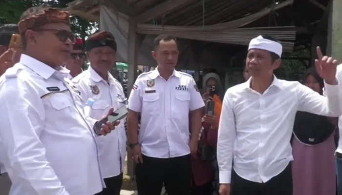 Mobil Tambang Bikin Jalan Rusak, Om Zein Pasang Portal di Sukatani Purwakarta