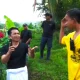 Om Zein latih anak muda Purwakarta jadi petani Lembur Harepan.