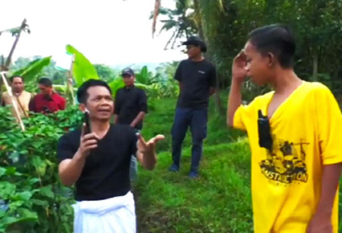 Om Zein latih anak muda Purwakarta jadi petani Lembur Harepan.