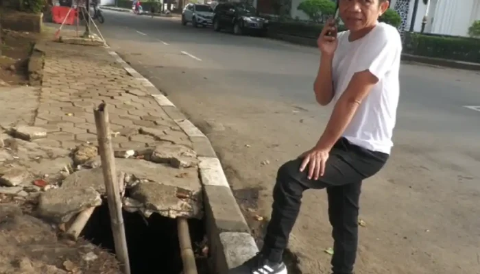 Om Zein Ngamuk! Trotoar Rusak Depan Gedung Kembar Purwakarta Ancam Keselamatan Warga