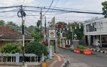 Penertiban kabel internet dan TV kabel semrawut di Purwakarta