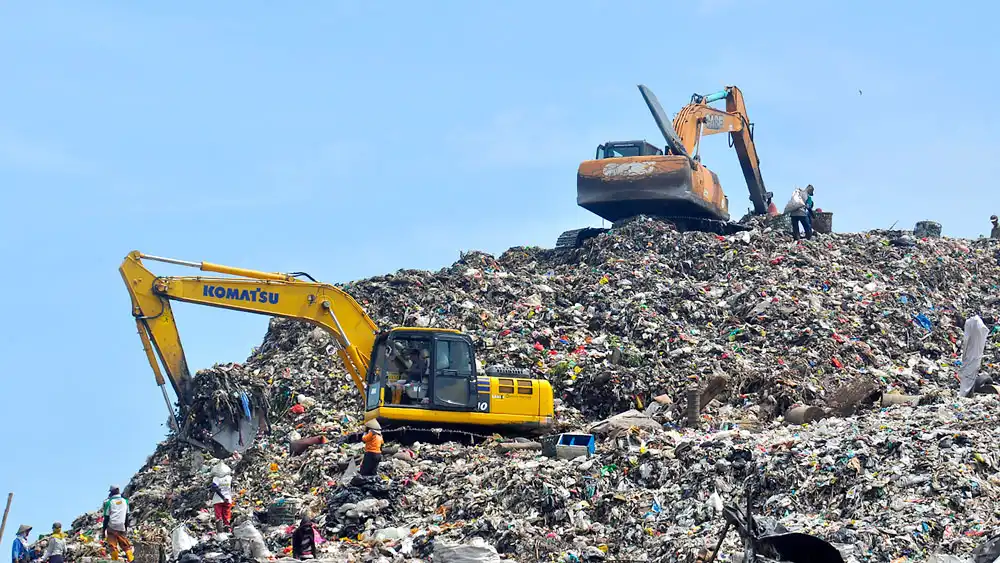 Alat berat mengolah sampah di TPA jadi listrik untuk PLN
