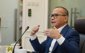 Petugas KBRI Phnom Penh mendampingi WNI korban penipuan online di Kamboja