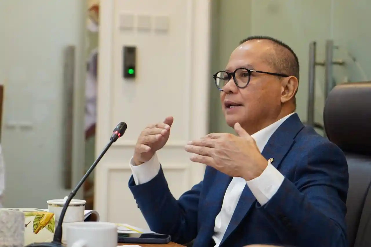 Petugas KBRI Phnom Penh mendampingi WNI korban penipuan online di Kamboja