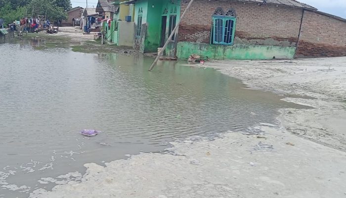 Gelombang Tinggi Terjang Pesisir Serdang Bedagai, 29 KK Mengungsi dan Dua Nelayan Dilaporkan Hilang