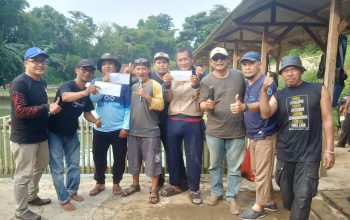 6 Tahun Jurnalis Hukum Bandung: 1,5 Kuintal Ikan Mas Ditebar dalam 'Fun Fishing' Ceria di Cimaung