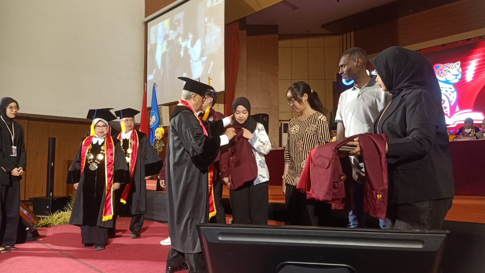 USB YPKP Bandung Sambut 1.600 Mahasiswa Baru, Teguhkan Semangat Kebangsaan dan Globalisasi
