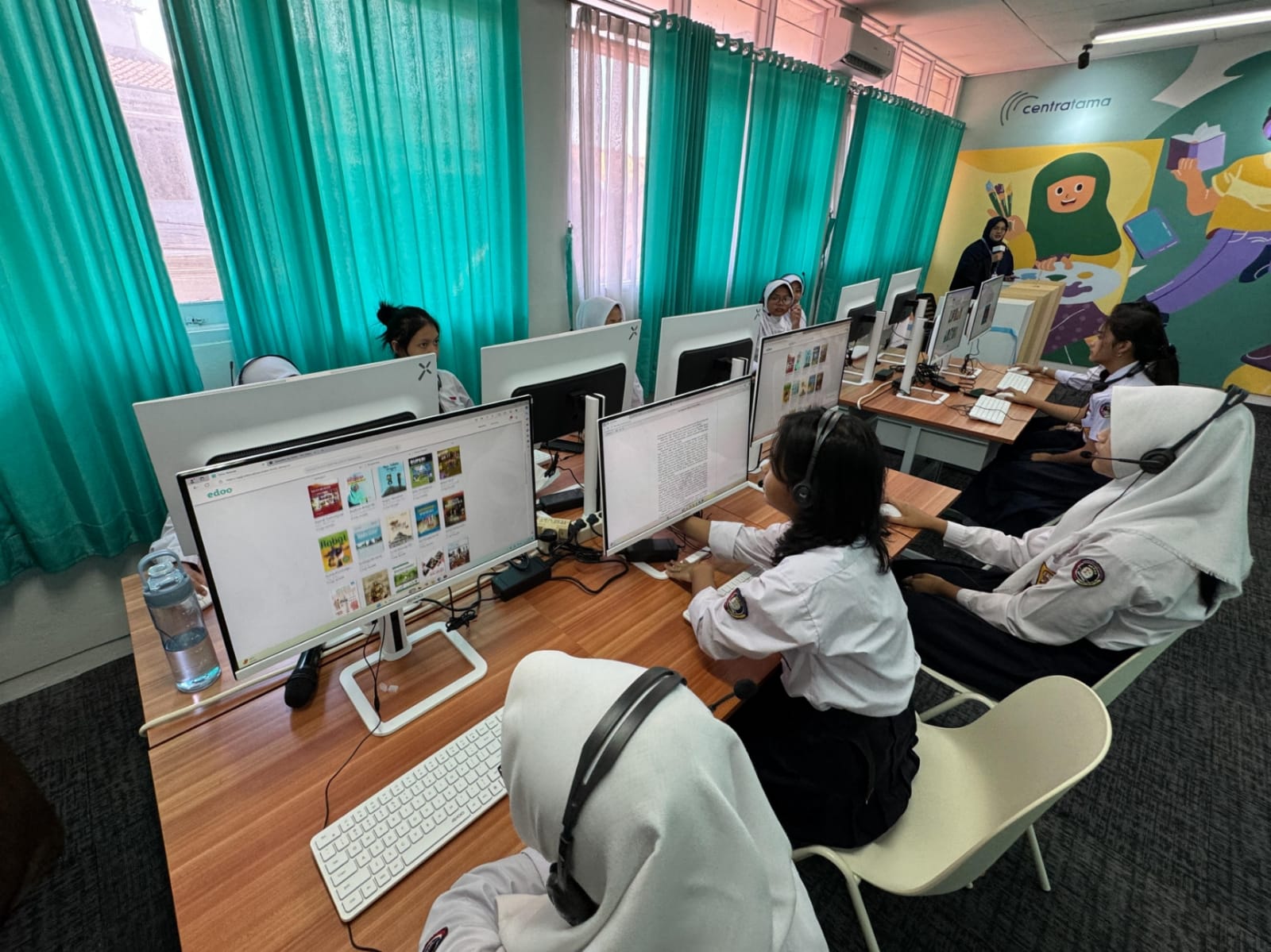 Perpustakaan Digital di SMPN 35 Bandung: Langkah Nyata Kolaborasi Pemkot dan Dunia Usaha Menuju Literasi Tanpa Batas
