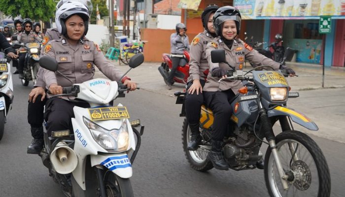 Polwan Purwakarta Lakukan Patroli Mojang Lodaya: Wujud Polisi Humanis dan Dekat dengan Masyarakat