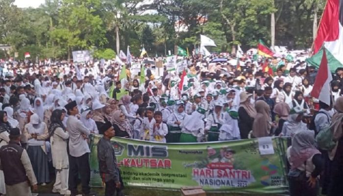 Lautan Santri di Cianjur, 2.000 Peserta Pawai Warnai Hari Santri Nasional 2025