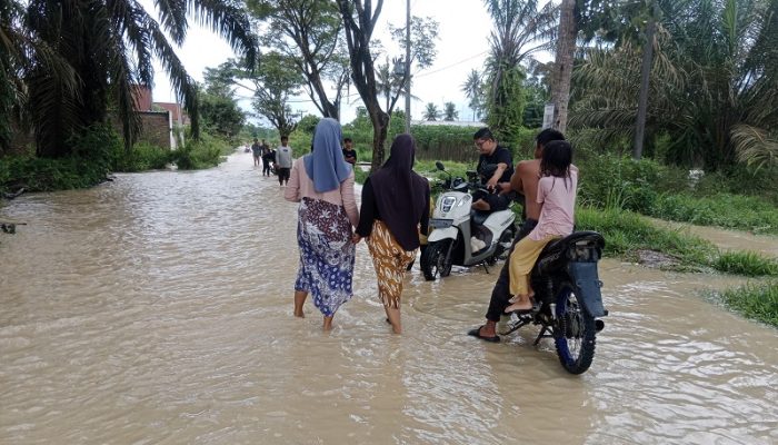Tanggul Sungai Jebol, 45 Rumah Terendam Banjir di Sergai