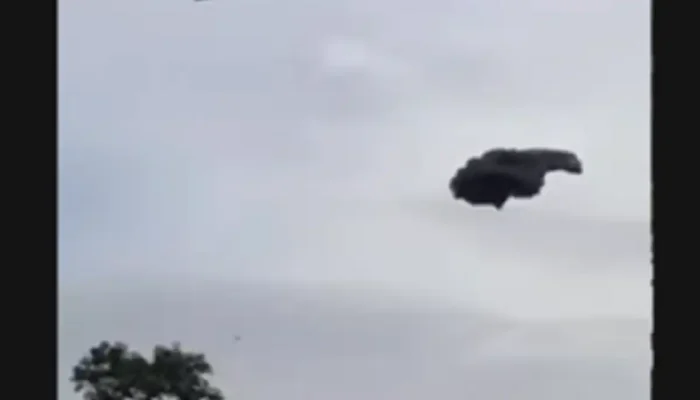 Viral ‘Awan Hitam’ Jatuh di Subang, Dedi Mulyadi Turunkan Tim Lingkungan