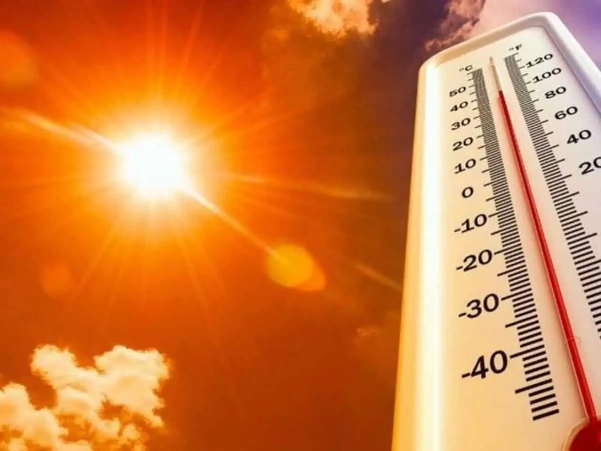 Warga menghadapi cuaca panas ekstrem 37,6 derajat Celsius di Indonesia menurut BMKG