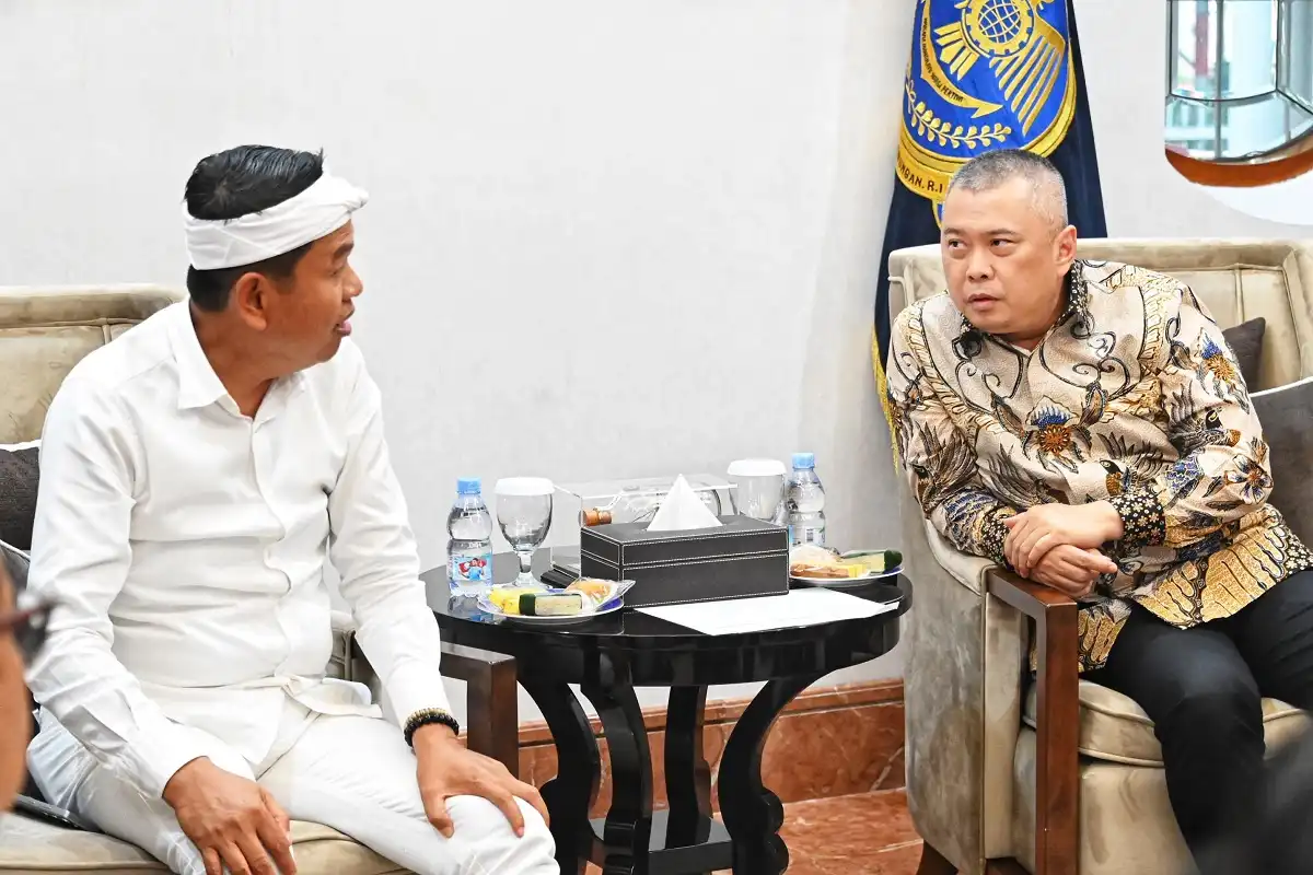 Dedi Mulyadi bersama Menhub bahas pengembangan Bandara Kertajati untuk penerbangan haji dan umroh.