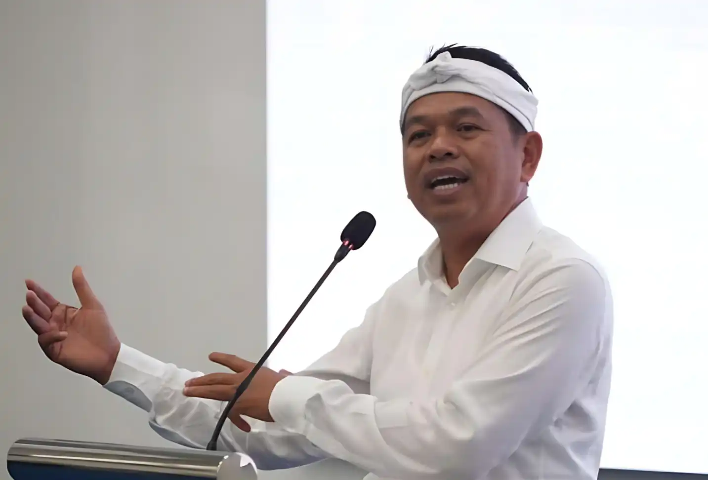 Dedi Mulyadi umumkan penghargaan proyek infrastruktur terbaik di Jawa Barat