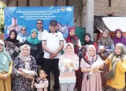 Dorong Pemberdayaan Perempuan, Diskannak Purwakarta Salurkan 100 Ayam Buras
