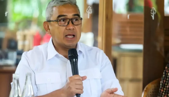 Lonjakan Wisata Akhir Tahun Diprediksi Tembus Dua Juta, Farhan Fokus Benahi Jalan dan Keamanan