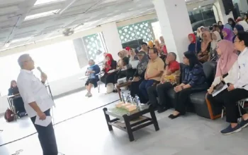Foto Wali Kota Bandung dalam kegiatan Forum Warga Peduli AIDS.