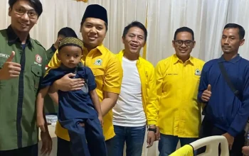 Sunatan massal gratis Golkar Purwakarta HUT Partai Golkar ke-61