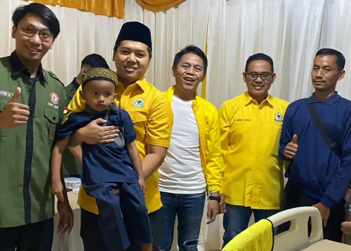 Sunatan massal gratis Golkar Purwakarta HUT Partai Golkar ke-61