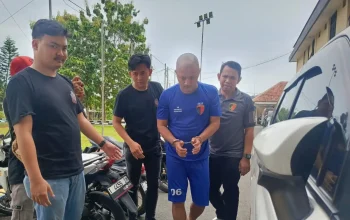 Heryanto tersangka pembunuhan Dina Oktaviani digiring polisi Purwakarta
