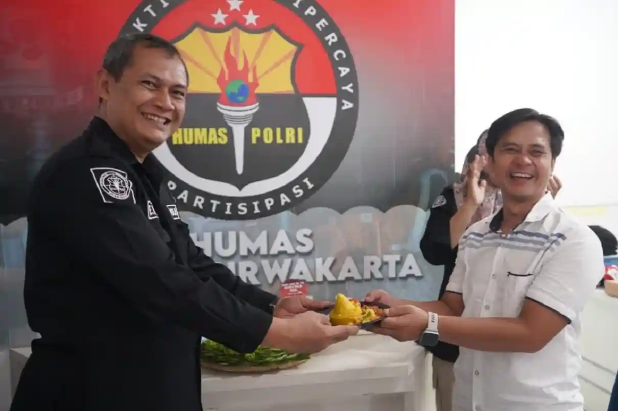 Perayaan HUT ke-74 Humas Polri di Polres Purwakarta bersama wartawan.