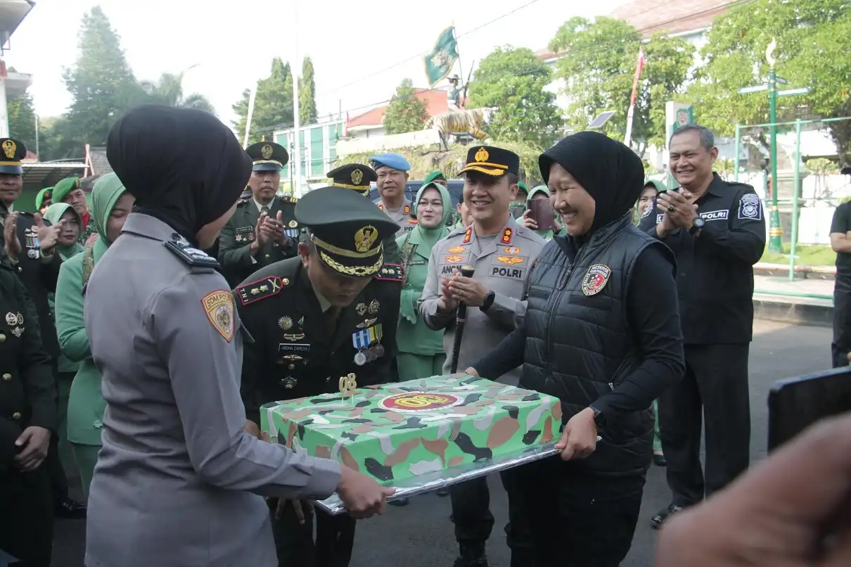 Kapolres Purwakarta ucapkan Dirgahayu TNI ke-80 bersama jajaran TNI Purwakarta.