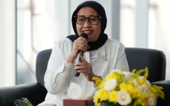 Juru masak SPPG menyiapkan porsi MBG gratis di dapur