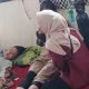 Pelajar Purwakarta dirawat di Puskesmas Maniis setelah diduga keracunan makanan katering di acara Rekor MURI.
