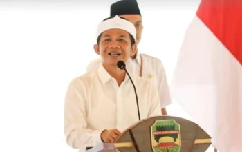Om Zein memberikan sambutan pada pelantikan Pj Sekda Purwakarta.
