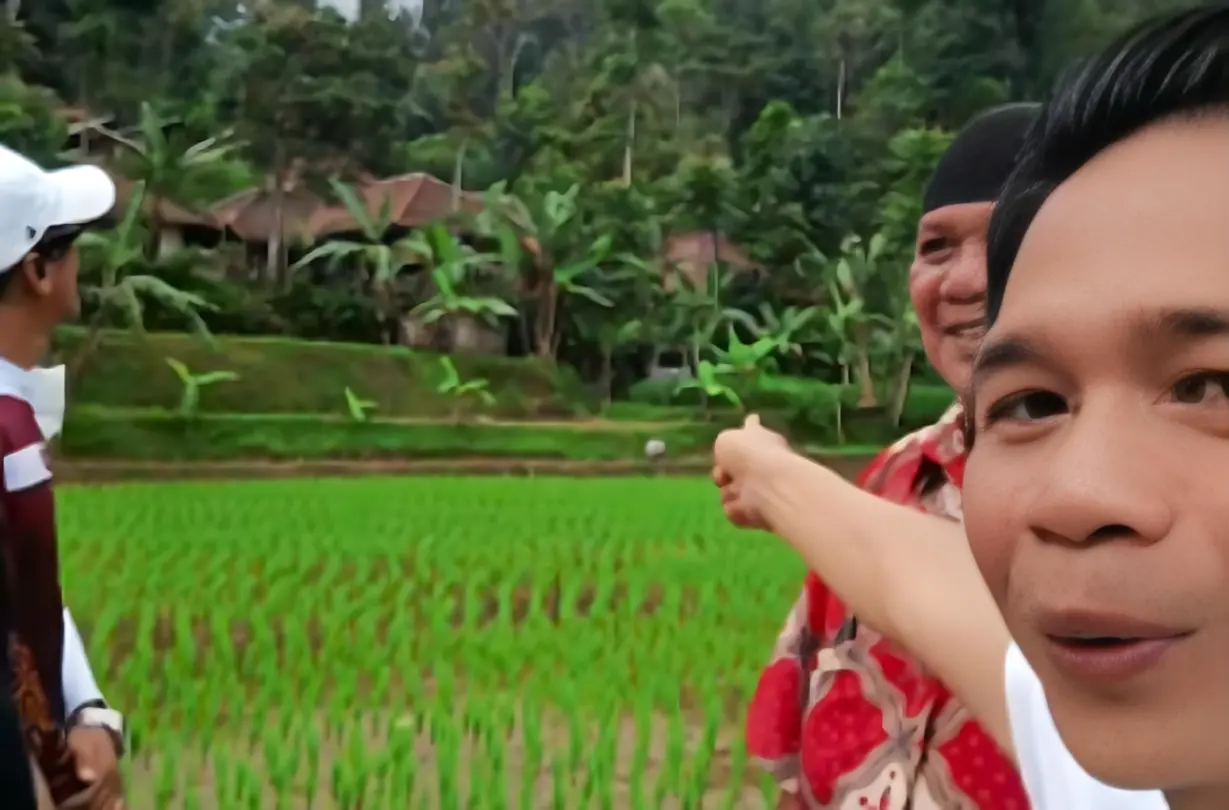 Bupati Purwakarta Om Zein di Kampung Adat Bojong Honje Purwakarta