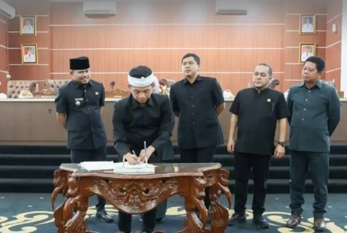 Penandatanganan KUA-PPAS APBD 2026 oleh Bupati dan DPRD Purwakarta