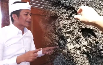 Om Zein tunjukkan jalan hotmix rusak di Purwakarta