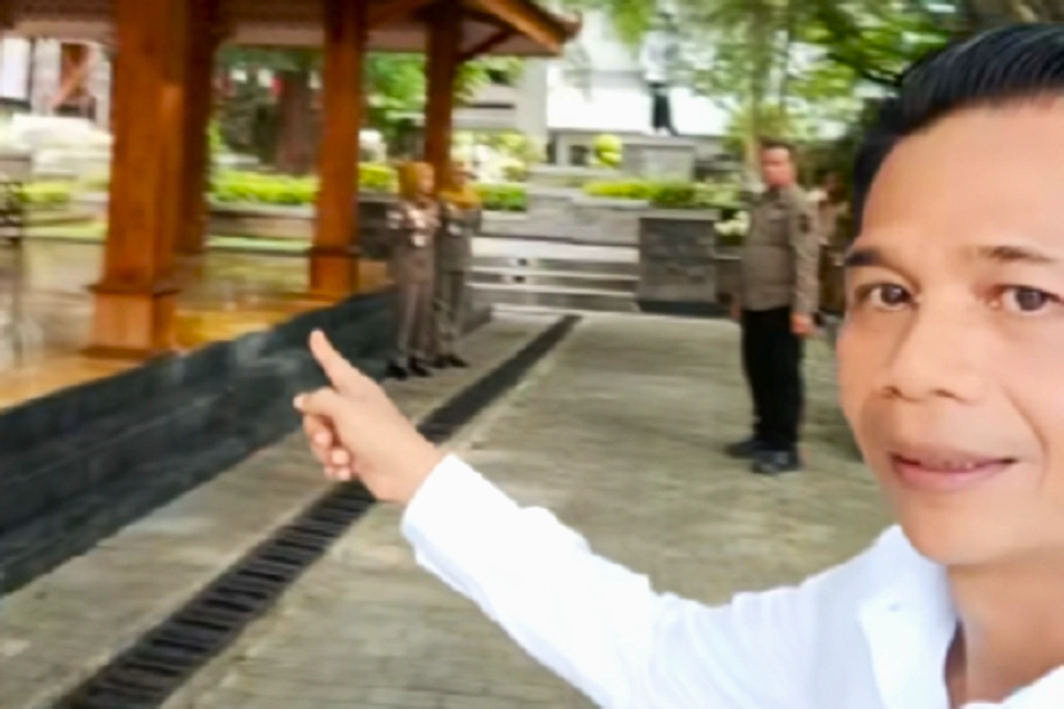 Om Zein di Taman Katresna Pos Pengaduan Purwakarta