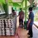 Pembagian makanan bergizi gratis di sekolah