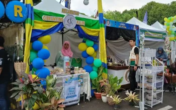 Unik Bandung Belanja Sembako Pakai Sampah
