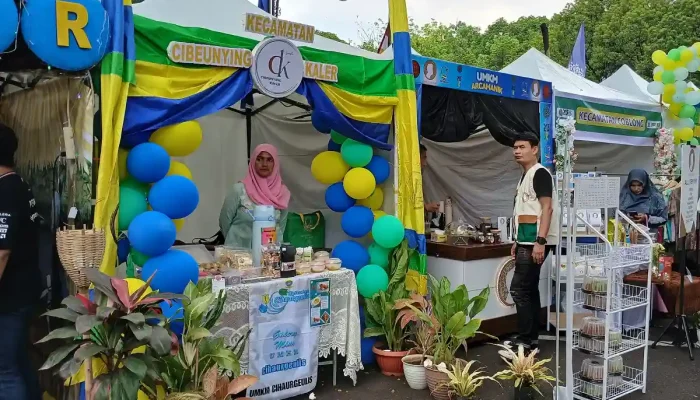 Unik! Di Bandung Beli Sembako Bisa Dibayar Pakai Sampah