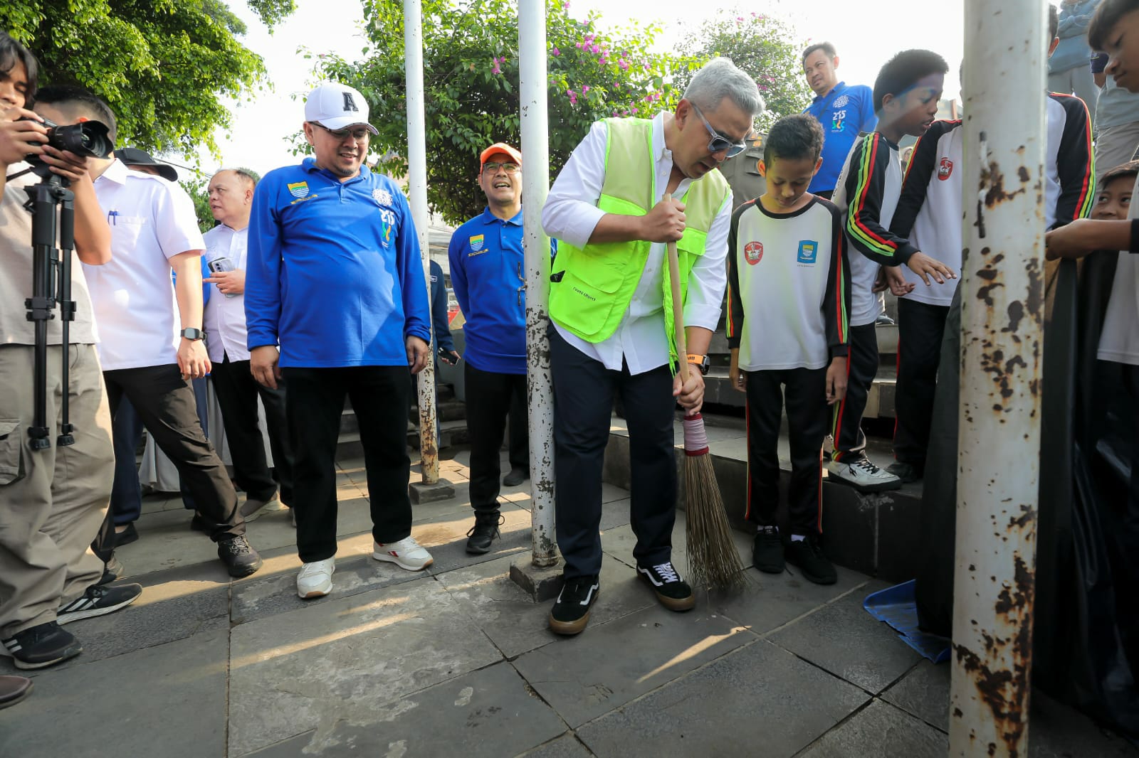 Bebersih Bandung Serentak: Warga, Pemerintah, dan Komunitas Bersatu Jaga Kota Lebih Bersih
