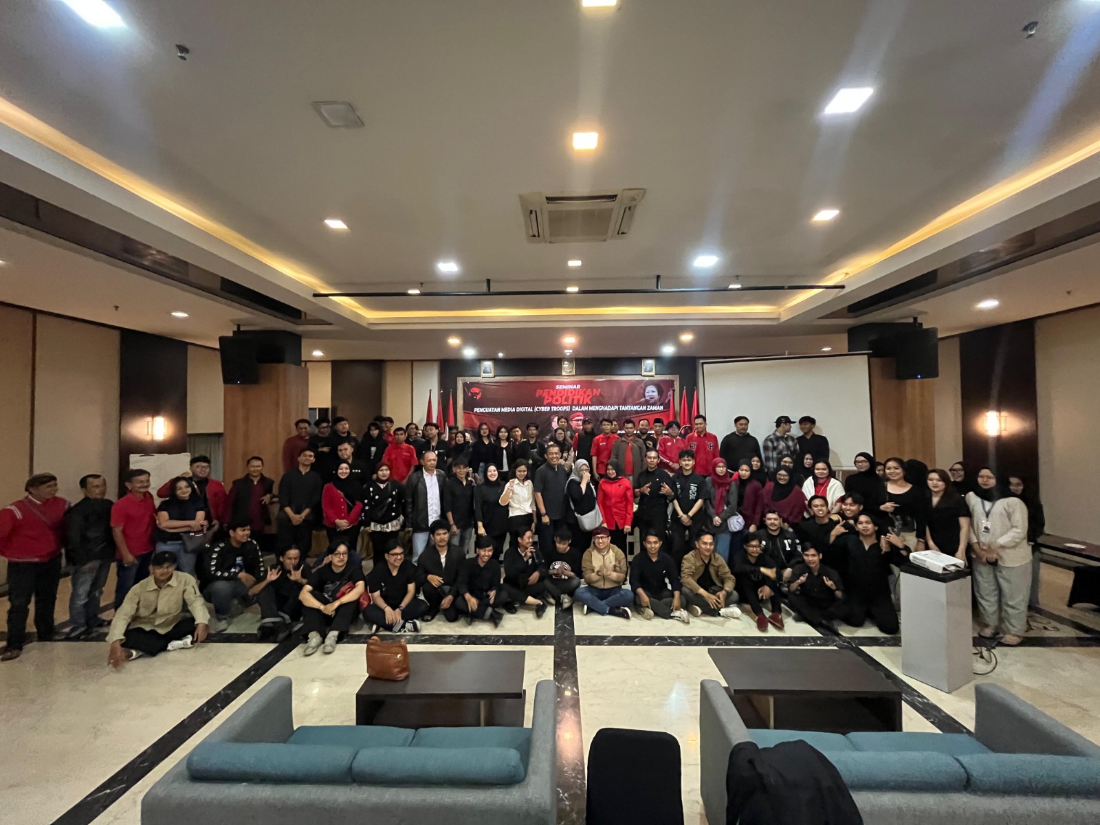 Hadapi Cyber Troops, PDI Perjuangan Bandung Bekali Milenial dan Gen Z Jurus Literasi Digital