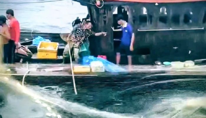 Kapal Nelayan Batu Bara Karam Diterjang Ombak di Labuhanbatu, 11 ABK Selamat