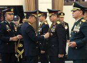 Kapolri Anugerahkan Bintang Bhayangkara Pratama kepada Sejumlah Perwira Polri dan TNI