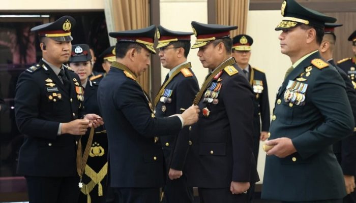 Kapolri Anugerahkan Bintang Bhayangkara Pratama kepada Sejumlah Perwira Polri dan TNI