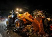 Sebanyak 100 Ton Sampah Terangkut dari TPS Gunung Batu Timur