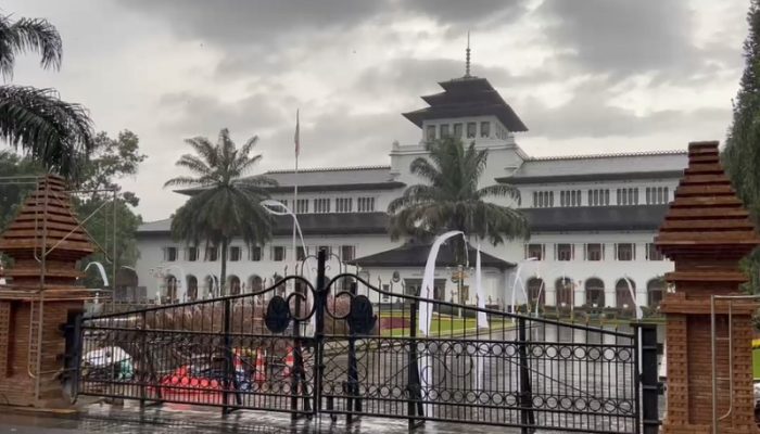 Gapura Baru Gedung Sate Mulai Terlihat, Progres Renovasi Sudah Capai 50 Persen