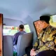 Bupati Donny naik angkutan umum dorong program Jumat Tanpa Kendaraan ASN Sumedang.